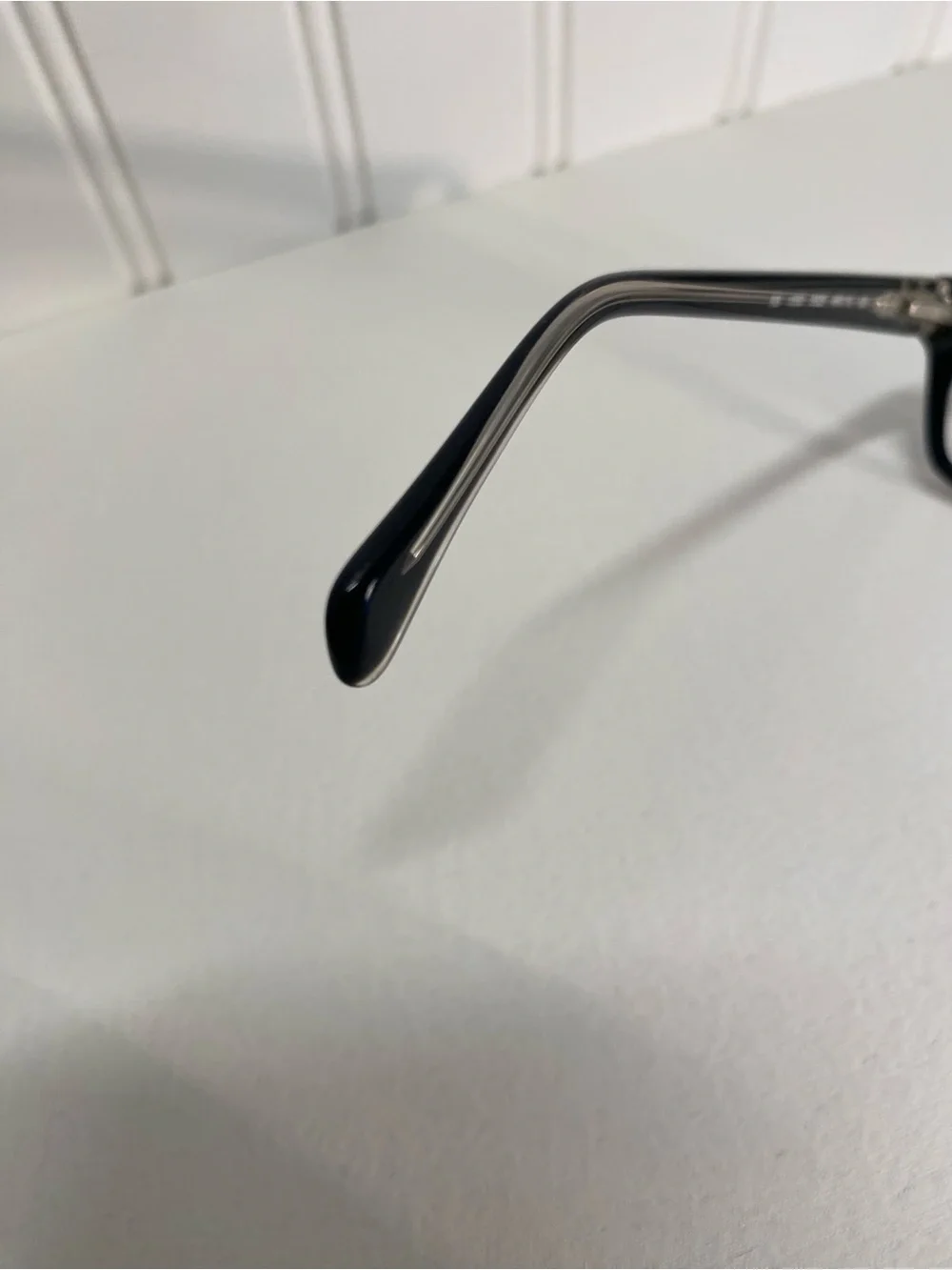 Ray-Ban logo accents useable